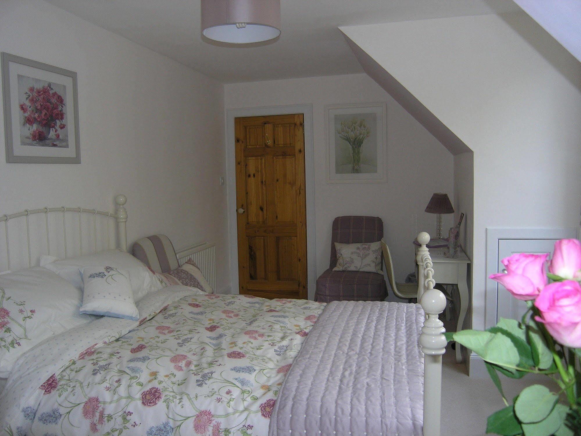 Whistlers Dell B&B Rhu Exterior photo